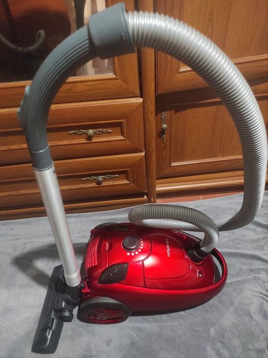 Пилосос Liberton 1800 Ват. Якісна потужна техніка.