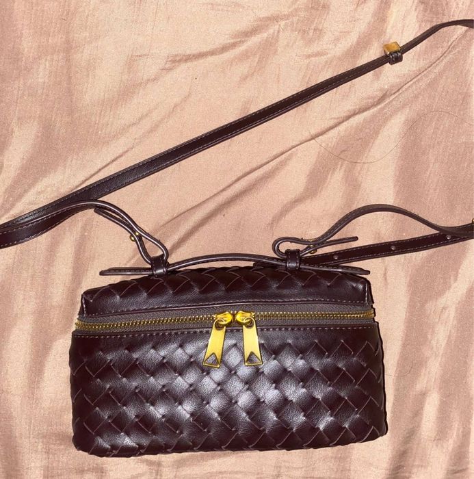 Жіноча плетена трендова сумка колір бургунді