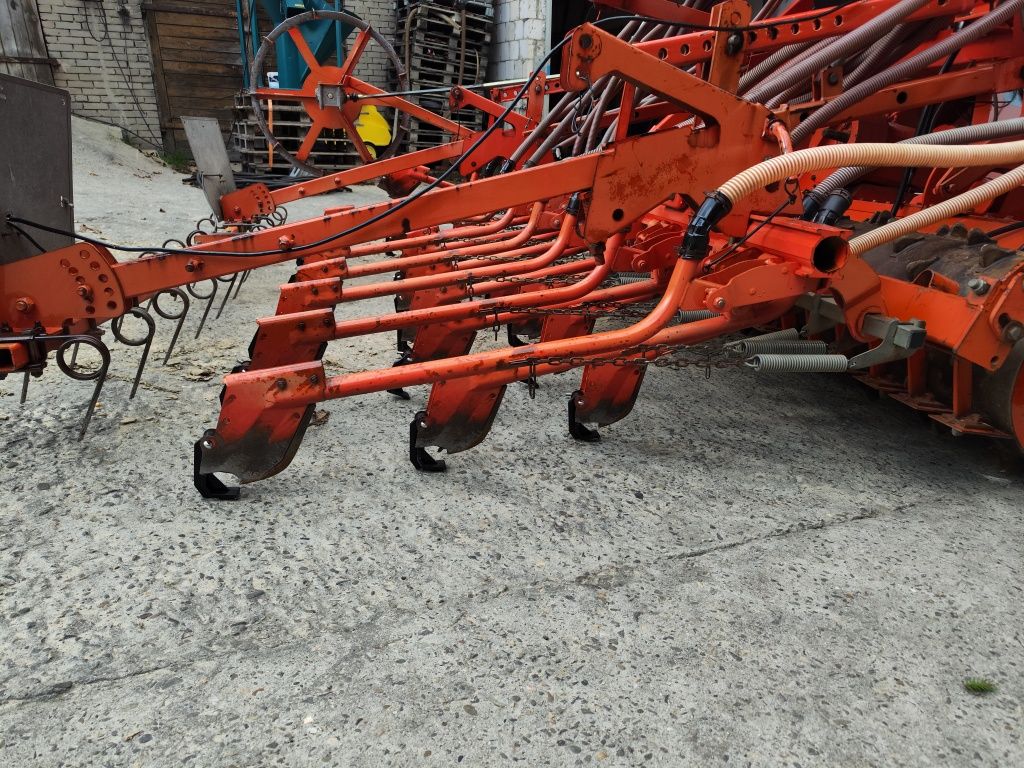 Agregat uprawowo-siewny Integra pneumatyczny 3M kuhn hrb 302
