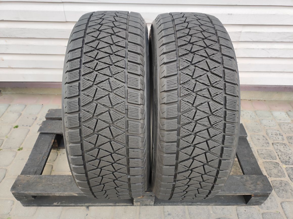 235.60.18 Dwie opony zimowe Bridgestone Blizzak DM-V2