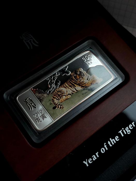 Рік тигра. 10 доларів 2010р. СРІБЛО. Сертифікат. Комплект!