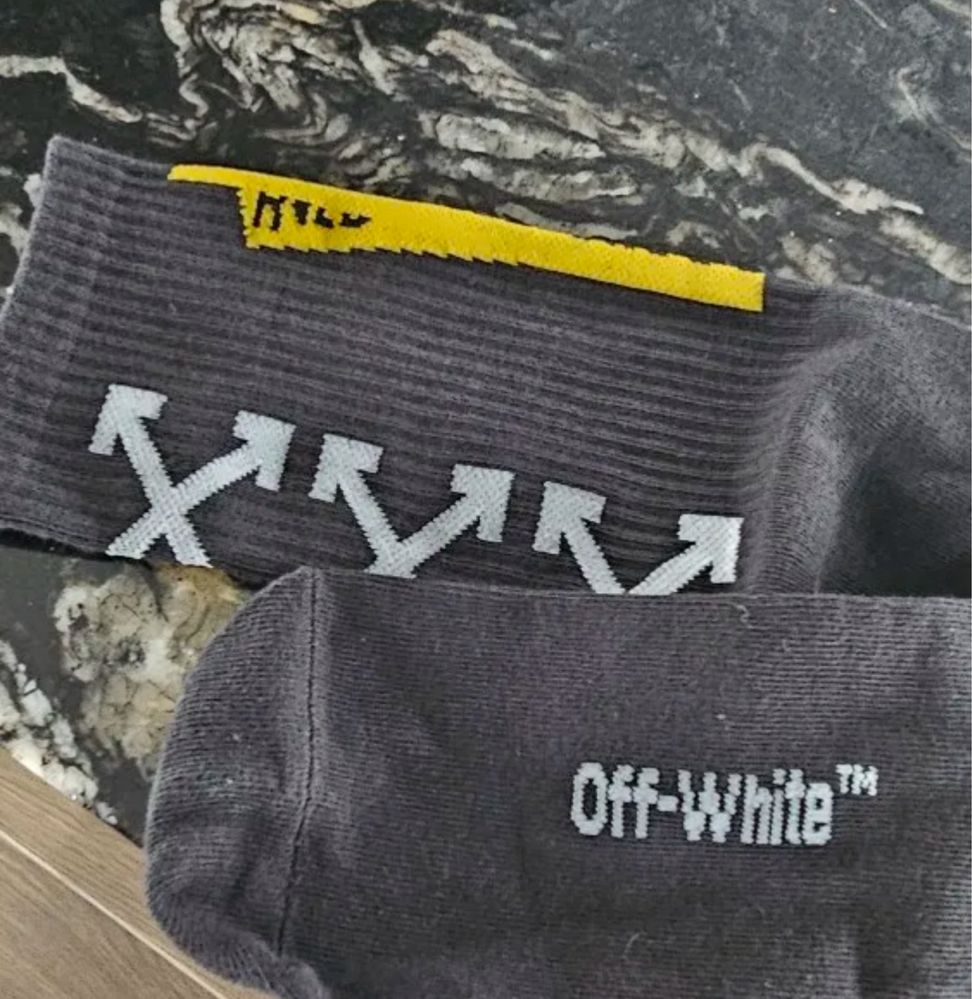 Meias off white brancas