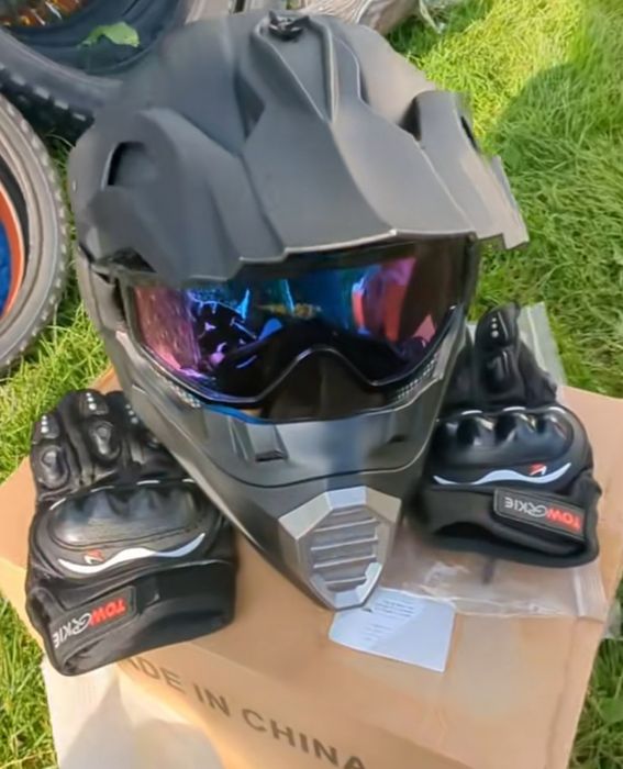 Мотошолом продам