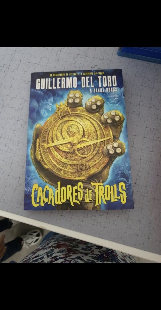 Livro Caçador de Trolls