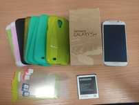 Samsung Galaxy S4 + akcesoria