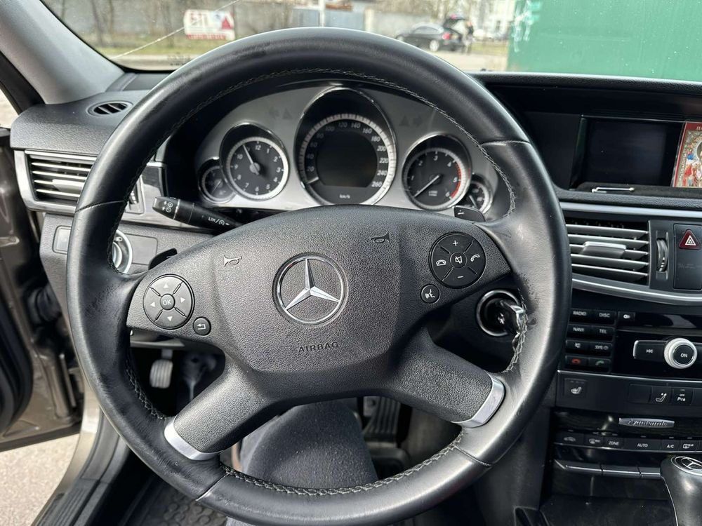 Продам Mercedes-Benz E-Class 2011