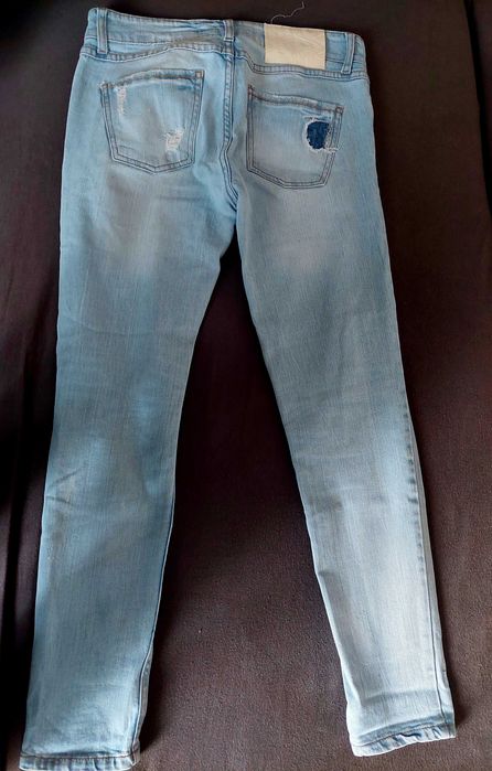 Spodnie jeansowe z dziurami