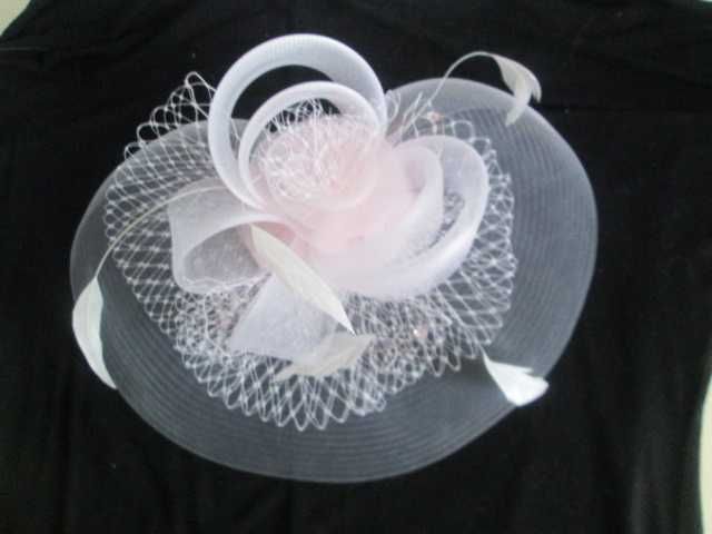 fascynator kapelusz na głowę sylwester ślub wesele biało-różowy