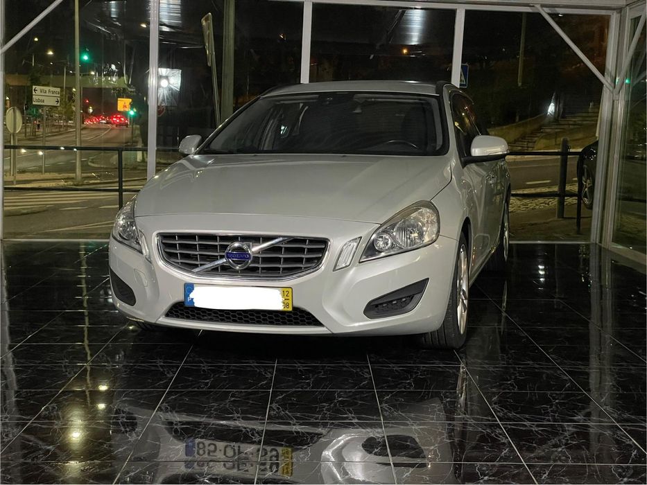 Volvo V60 D2 MOMENTUM
