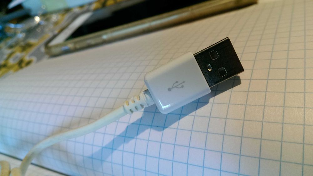 Apple- przewód USB męski- micro USB męski, ok. 100 cm;