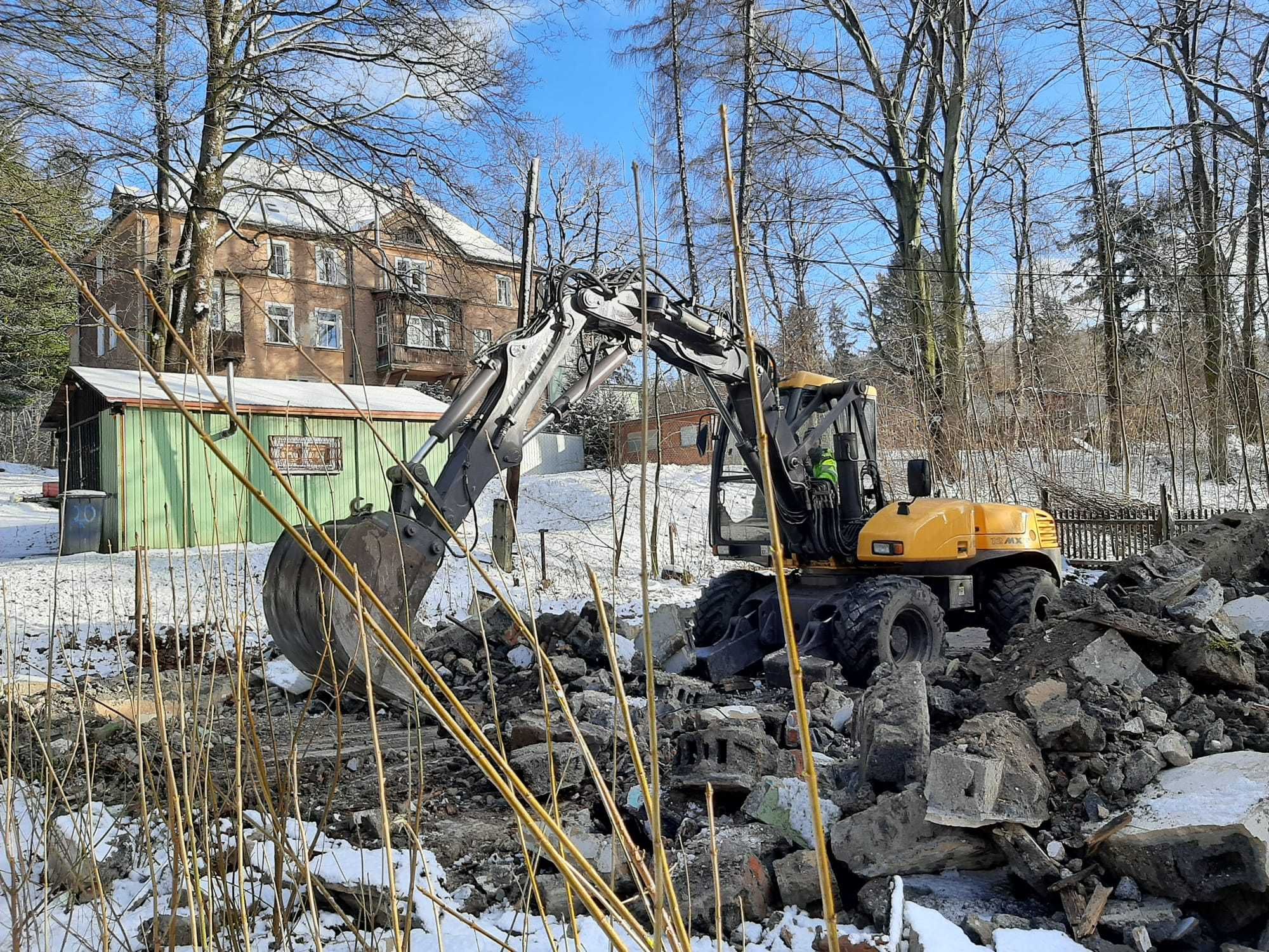 Usługi koparką Mecalac 12mxt, obsługi budów, usługi operatorskie.