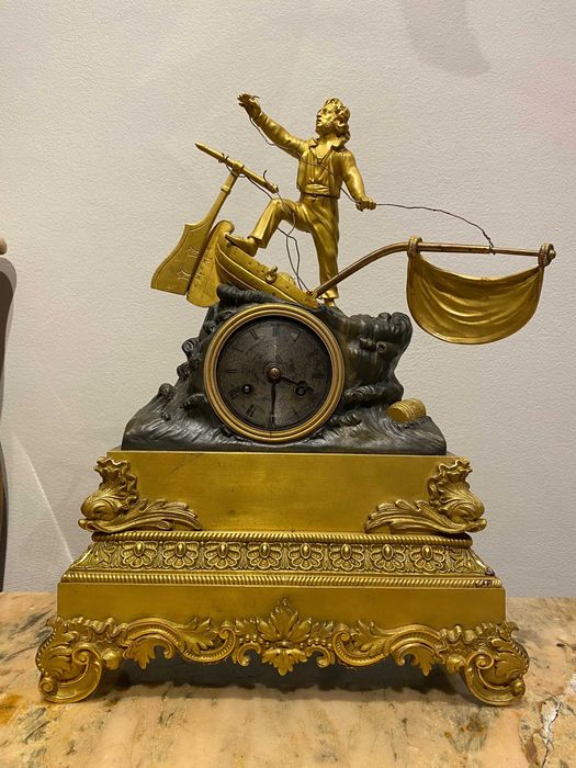 Francuski zegar kominkowy. Brąz złocony.  Pierw. połowa XIX wieku.