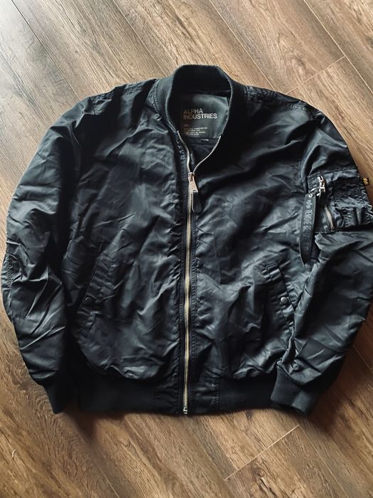 Новий Бомбер alpha industries ідеал!!!