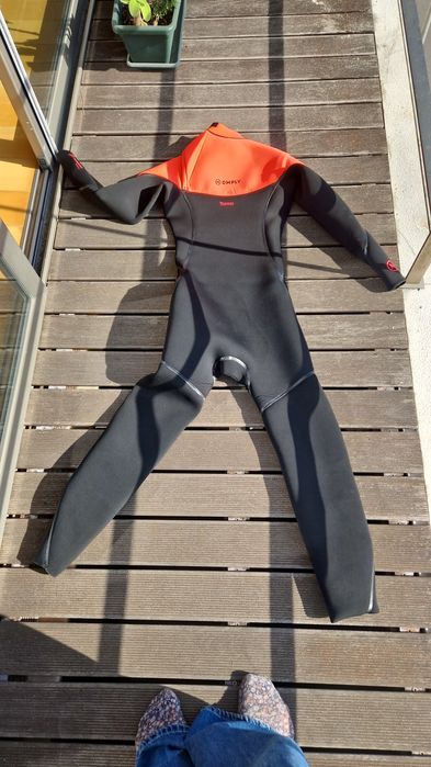 Fato surf 4.3 usado 3x em estado novo