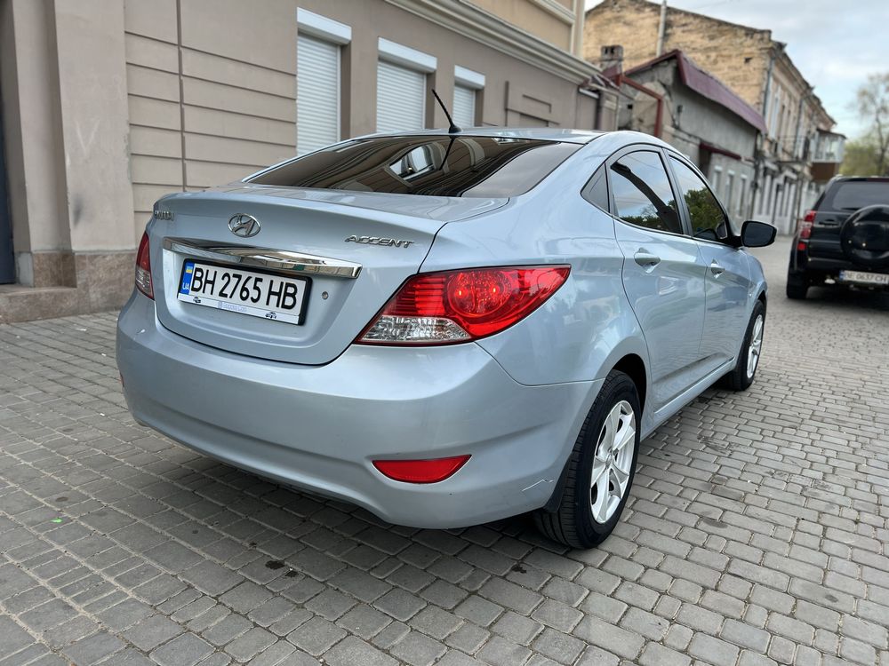 Продам Hyundai акцент 2011г. 1.6 автомат