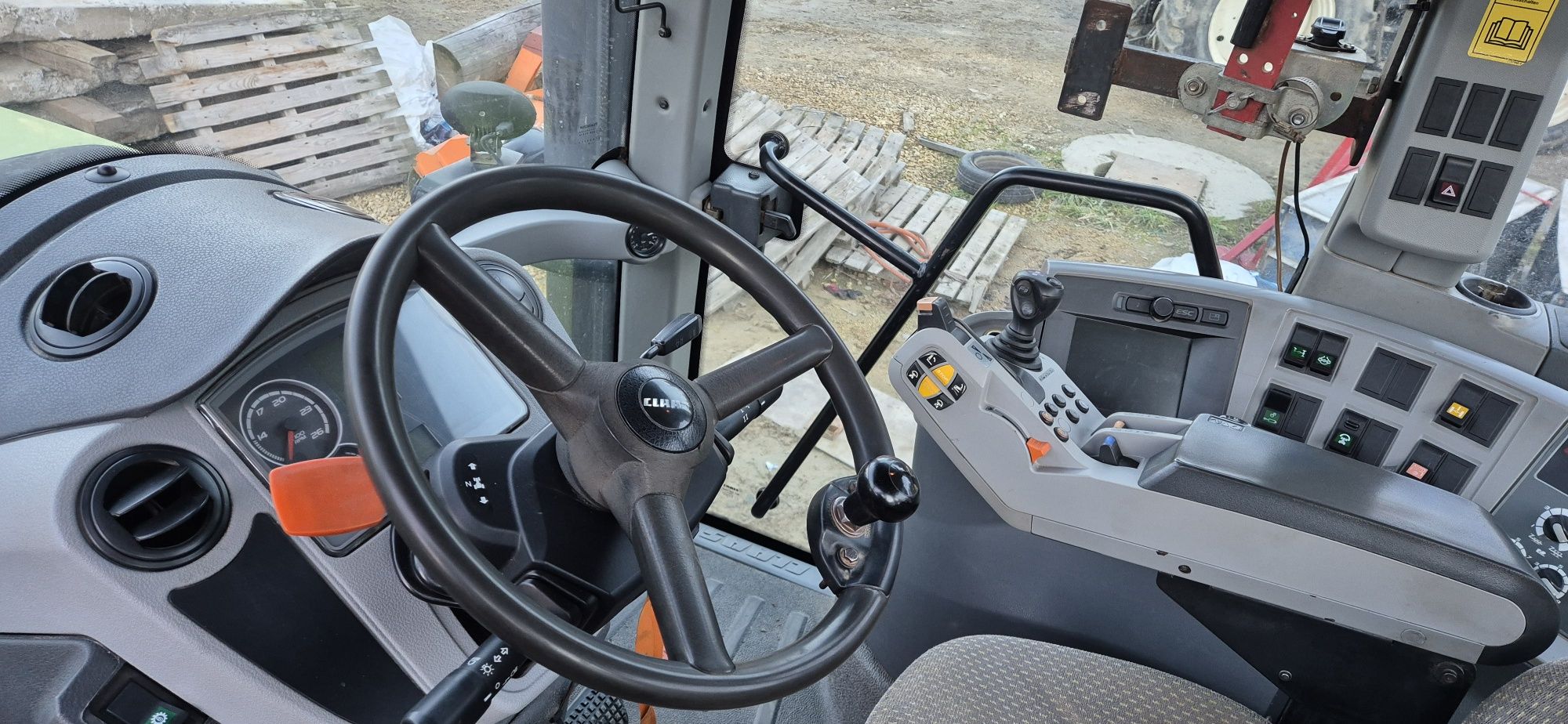 Ciągnik Claas  Axion 810 C-Matic