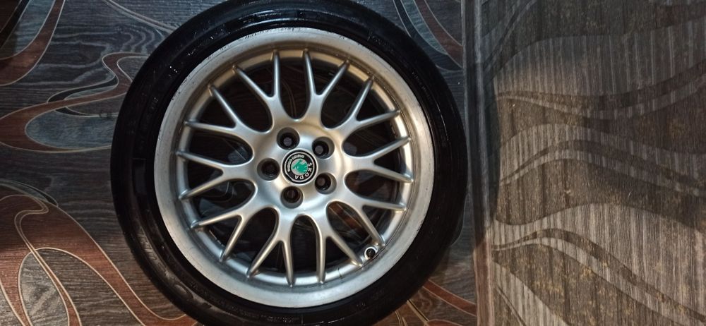 Продам диски r17 с резиной.