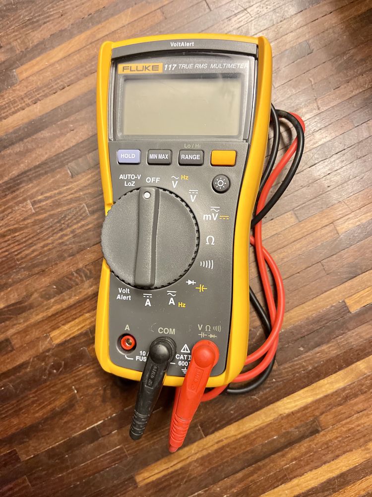 Fluke 117 Multimetr cyfrowy Kat. III 600V 20A elektryk mechanik EV