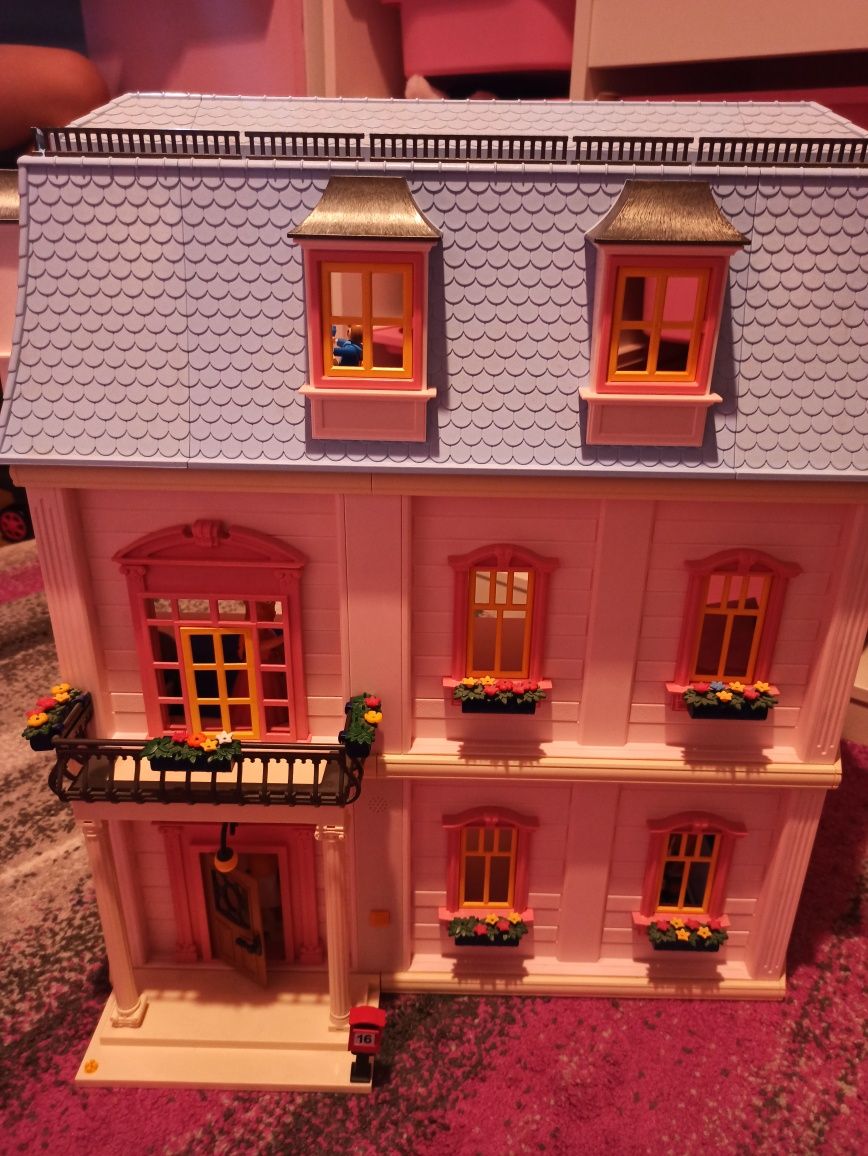 Duży romantyczny domek dla lalek Playmobil z wyposażeniem