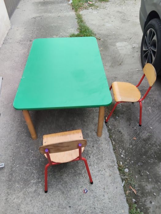 Stolik i krzeselka dla dzieci