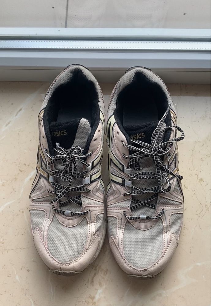 кросівки asics оригінал