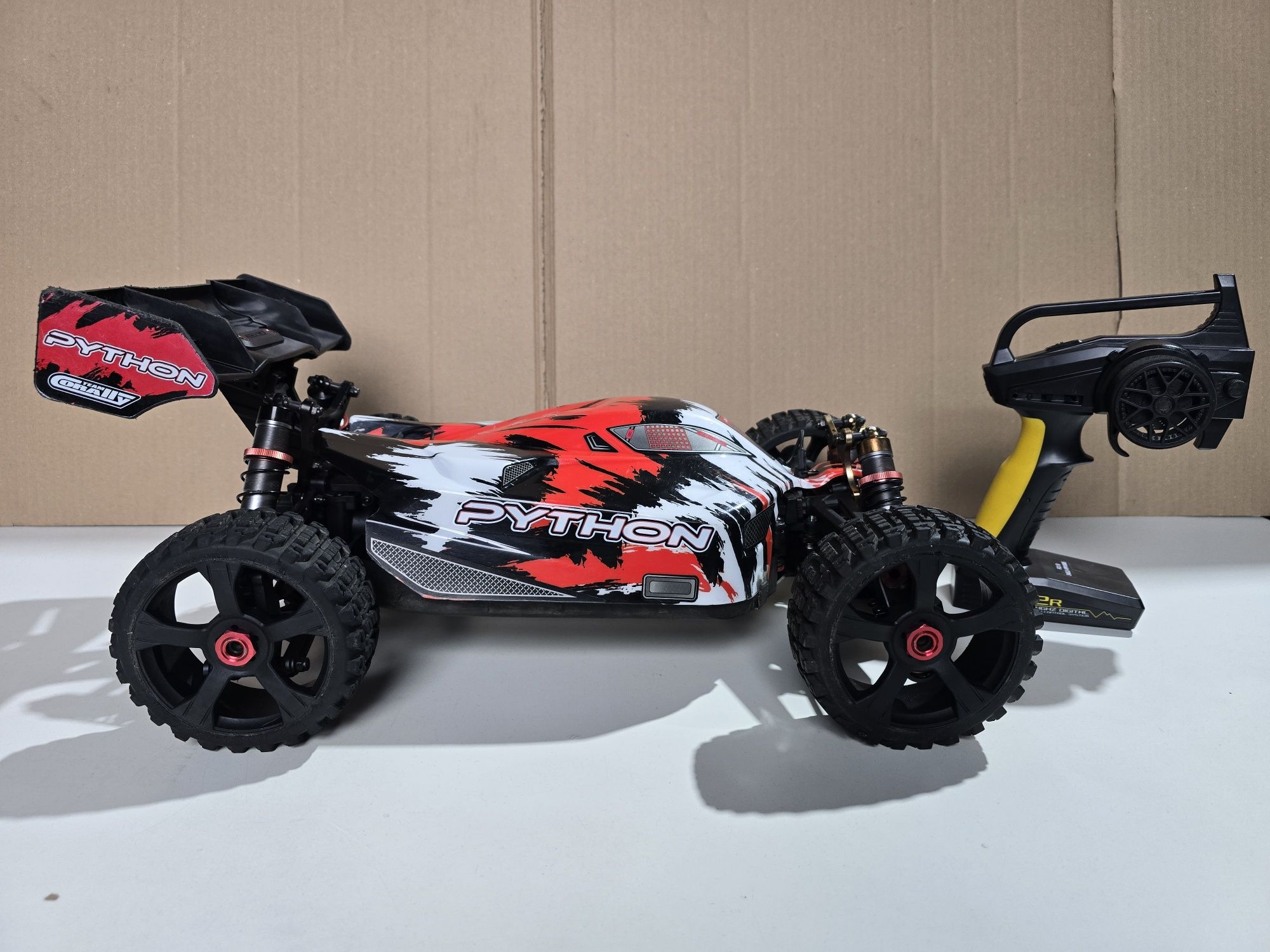 Model RC buggy team corally 1:8 6s