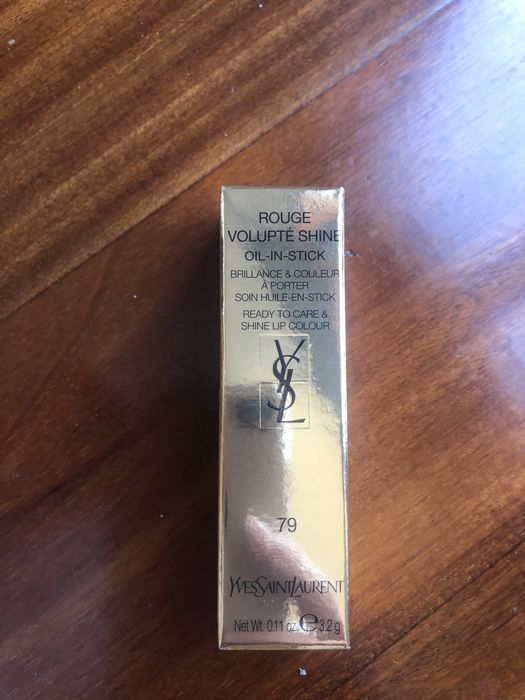 Batom Yves Saint Laurent novo