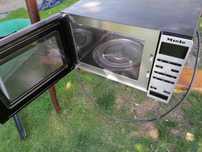 Мікрохвильовка Miele M 626 EG з грильом в робочому стані.
