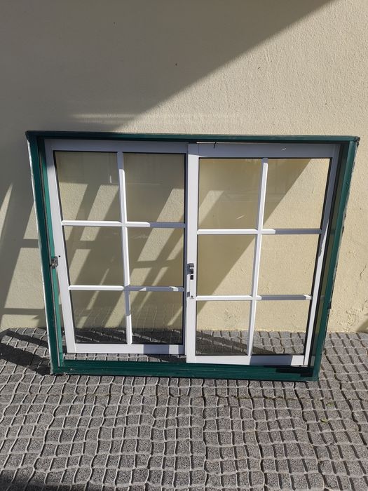 3 Janelas e 1 porta em alumínio