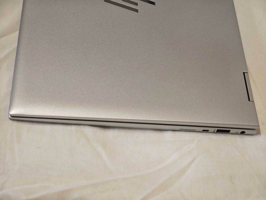 HP Elitebook 360º 1040 G10 - i7, 32GB de RAM, ecrã 2K