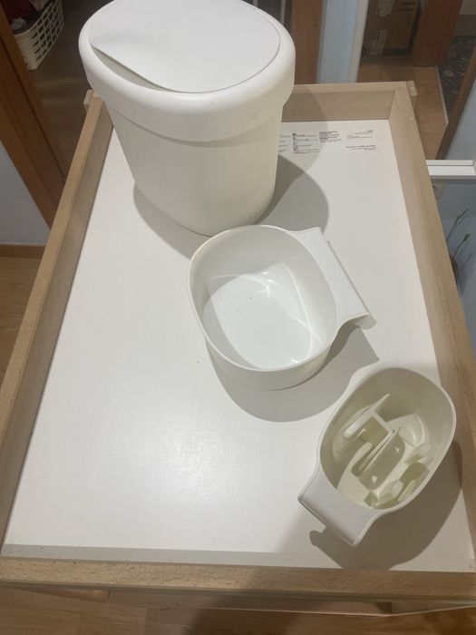 Muda fraldas com acessórios incluidos