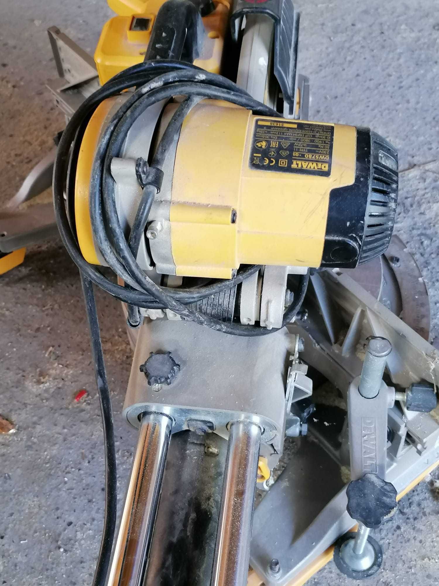 Ukośnica DeWalt DWS780