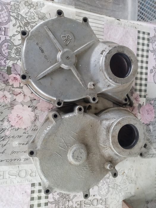 Крышка двигателя Газ21-24