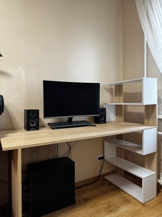 Продам компʼютерний, письмовий стіл з полицями