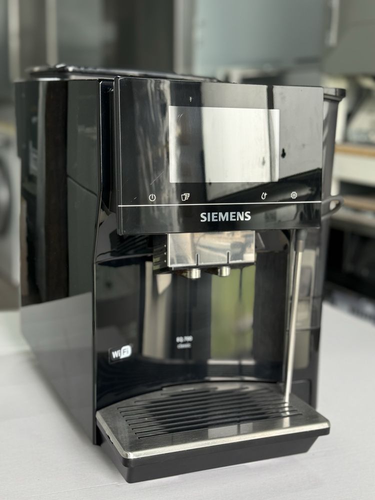 Кавомашина Siemens EQ700 TP703R09 кофемашина кофеварка siemens