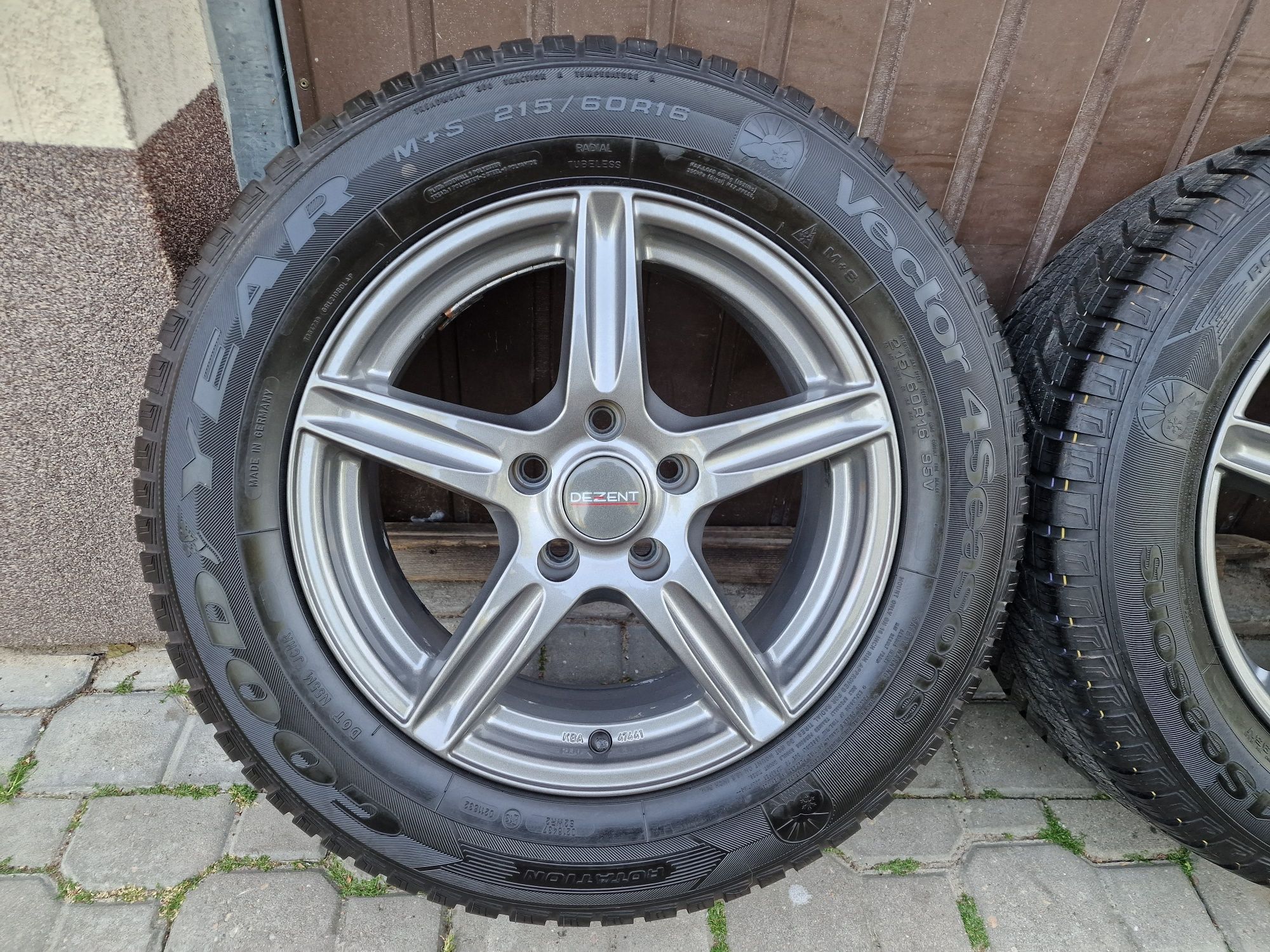 Felgi z oponami 215/60R16 VW T-Roc 5x112 Beetle Passat B8 Audi Q2