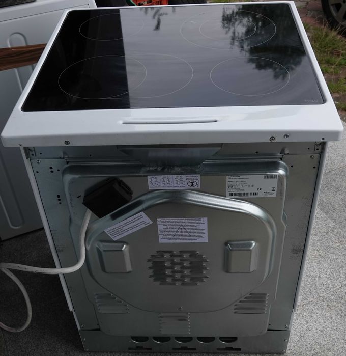 Amica SHC 11642 W kuchenka ceramiczna z piekarnikiem termoobieg