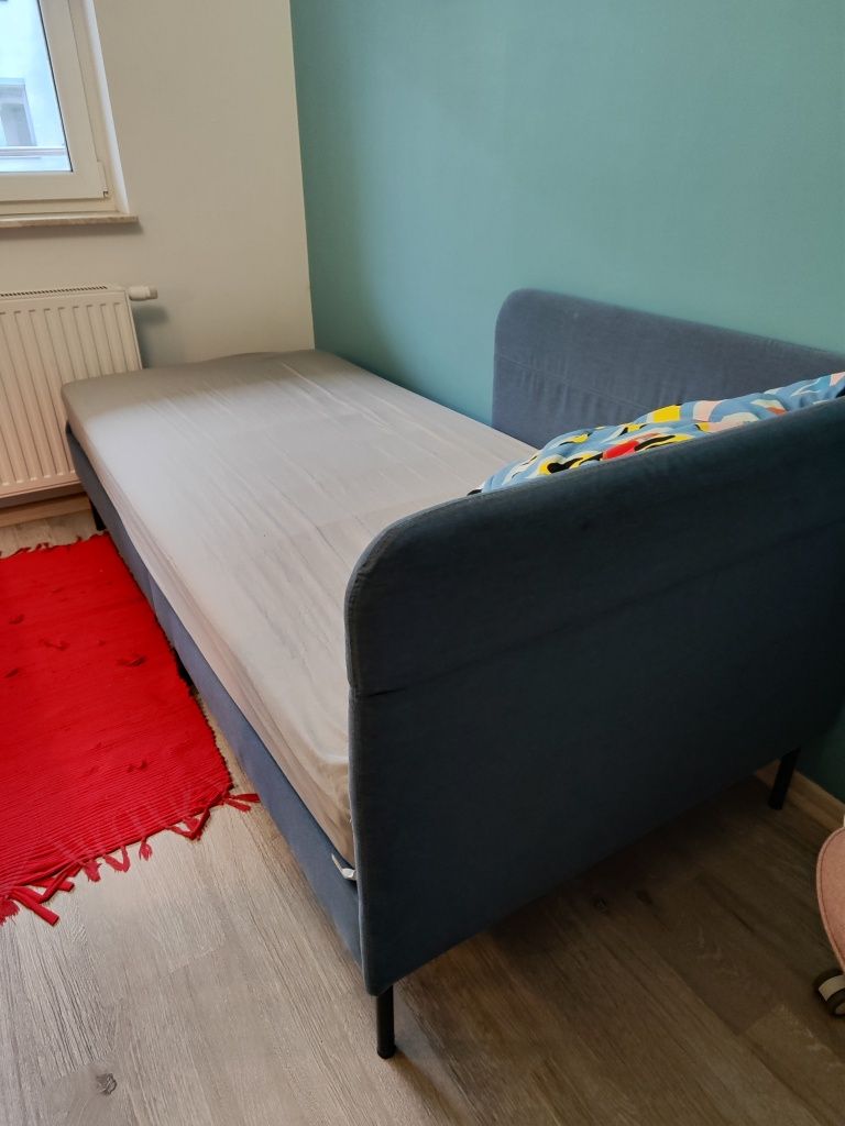 Łóżko jednoosobowe z Ikea z materacem w zestawie