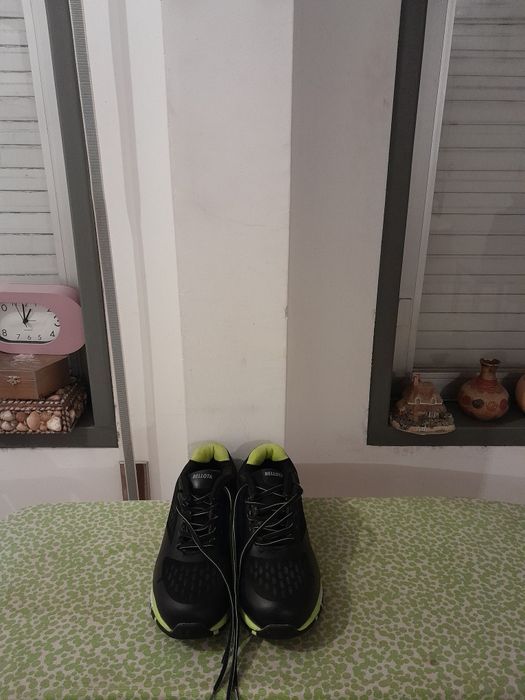 Vendo Sapatilhas de Senhor muito bonitas como novas Biqueira de Aço