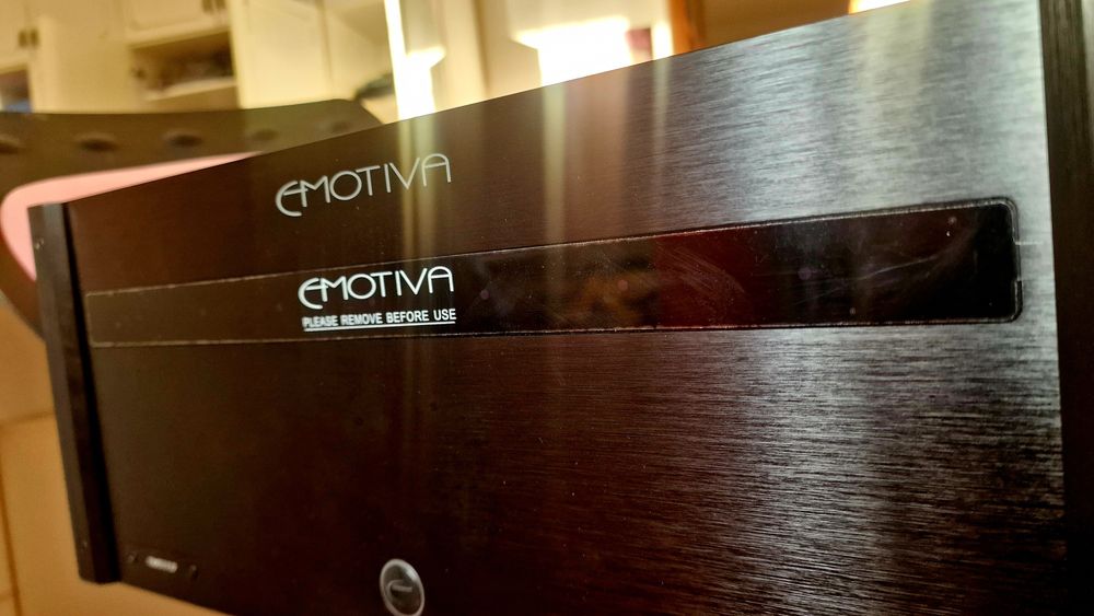 Emotiva XPA-2 Gen 3 усилитель звука