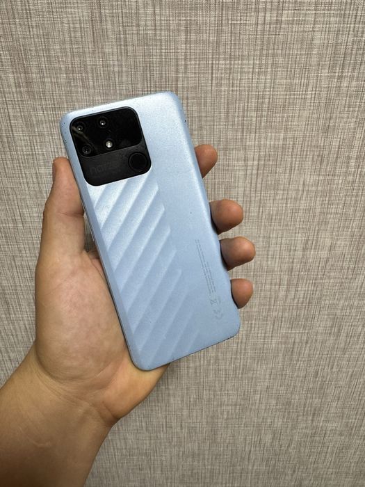Realme Narzo 50A 4/64GB — гарний стан, скло на екрані