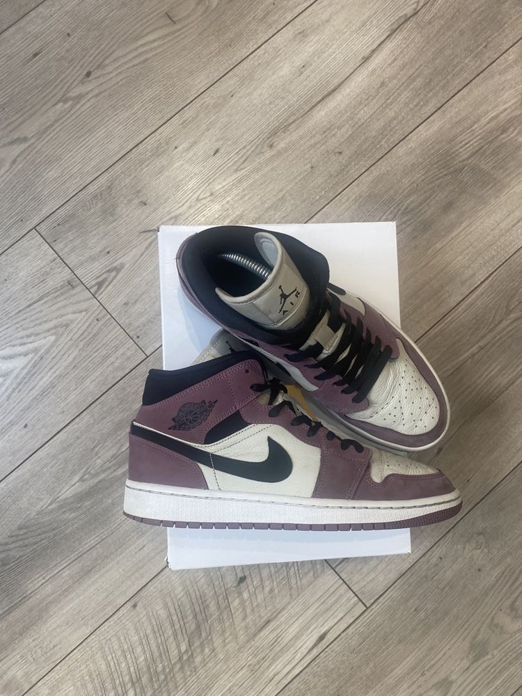 Jordan 1 Mid SE Light Mulberry rozm. 42