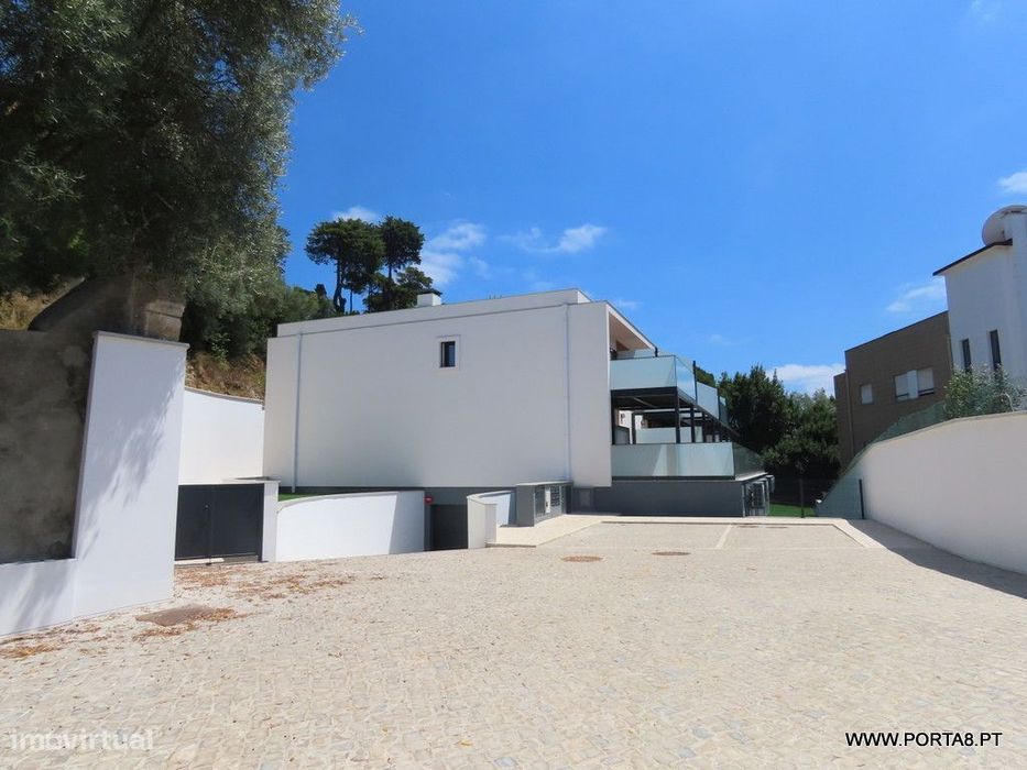 Moradia T3 em Condomínio Fechado – Nossa Senhora de Encarnação