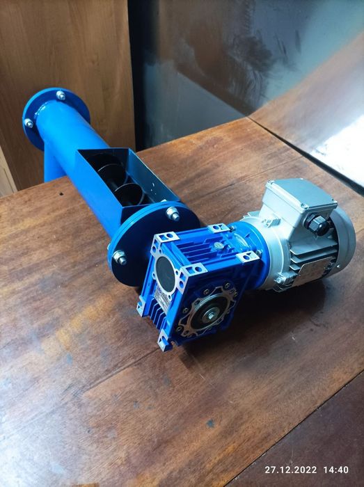 Шнек, шнекові конвеєри, погрузчик, шнековий дозатор, комбайни, аератор