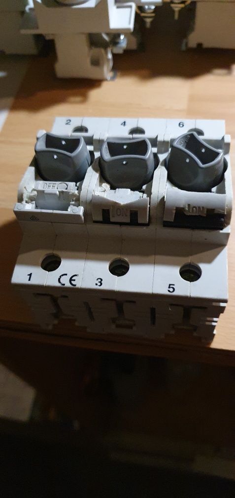 Hager Rozłącznik bezpiecznikowy L73H
