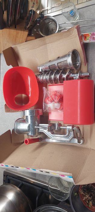 Ручна соковижималка для томатів та яблук в алюмінієвом корпусі RS