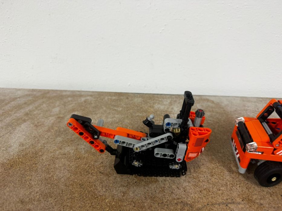 Lego Technic  ekipa robot drogowych 42060