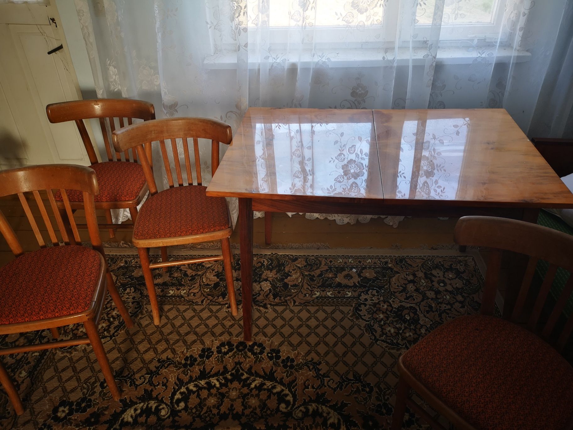 Kredens + stół + 4 krzesła