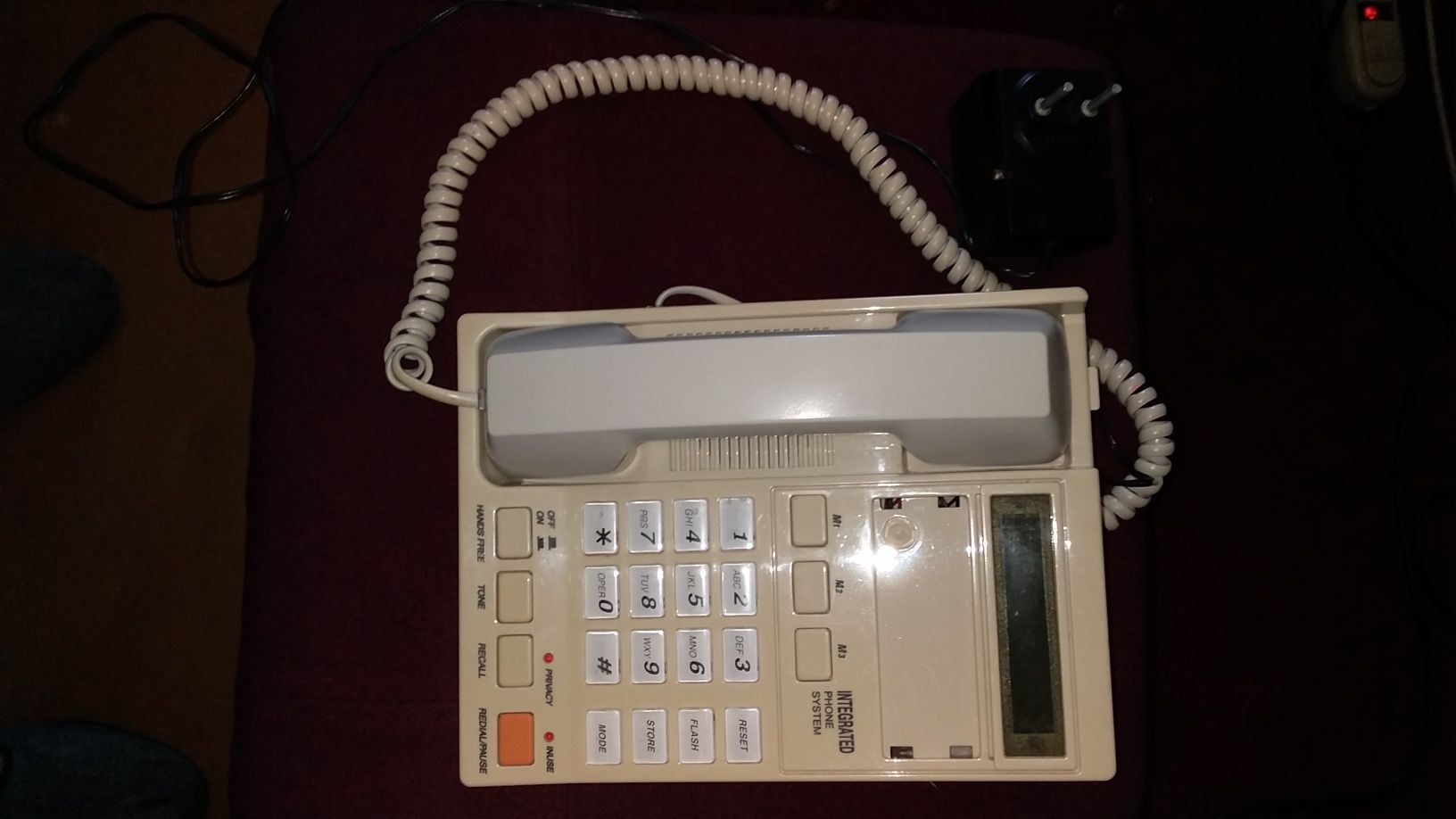 Телефон стационарный АОН сетевой 220 В с адаптером
