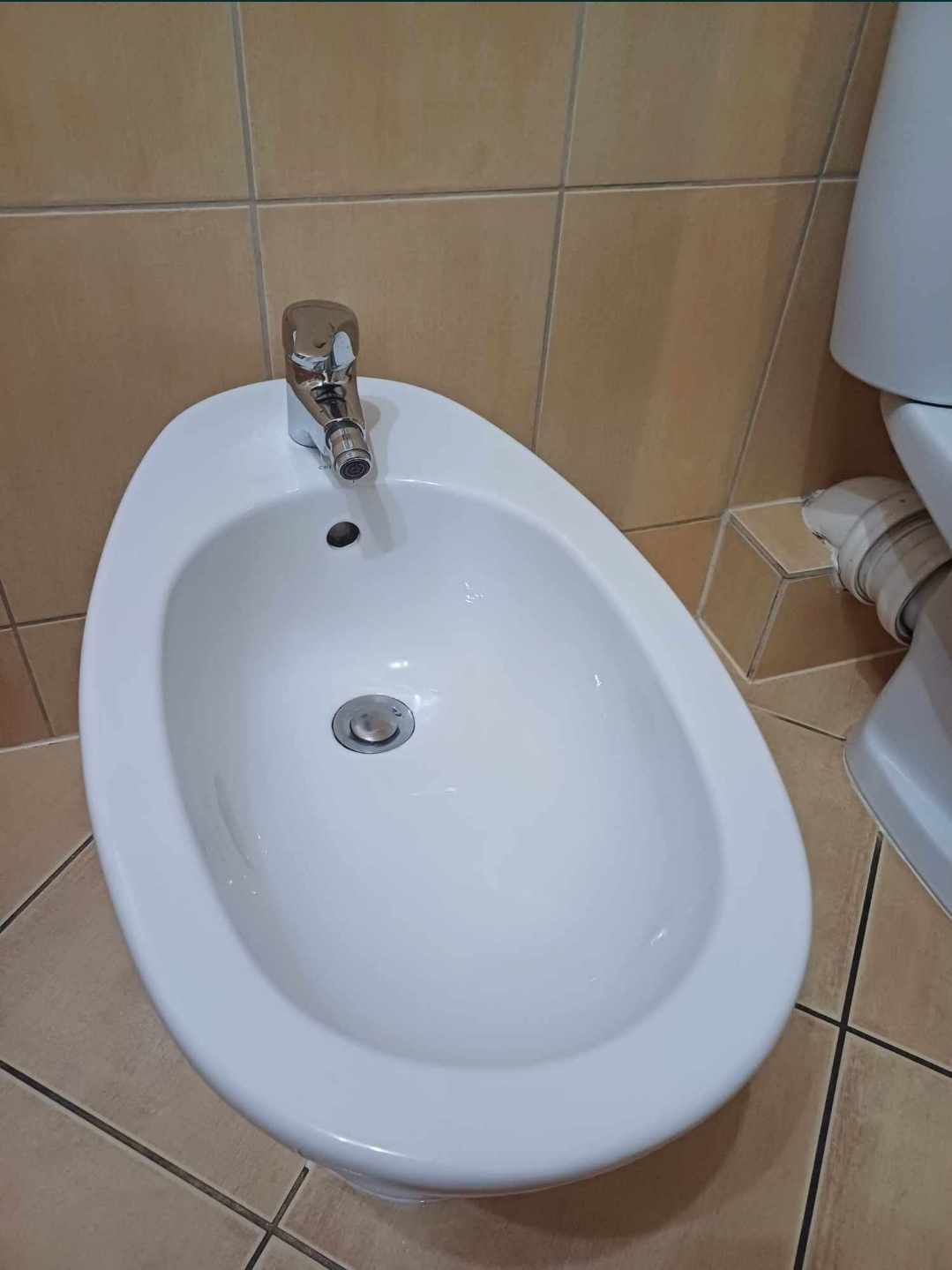 Sprzedam bidet cersanit z baterią